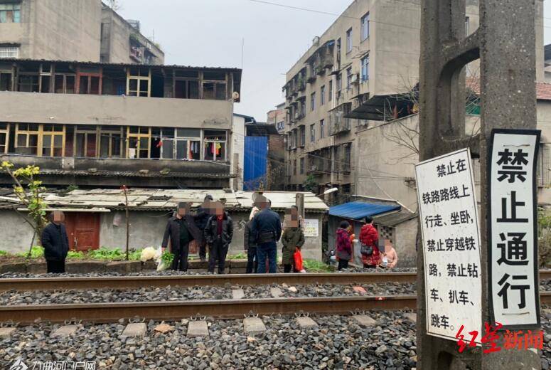 今年流行色是什么 看欧阳娜娜的私服就知道了