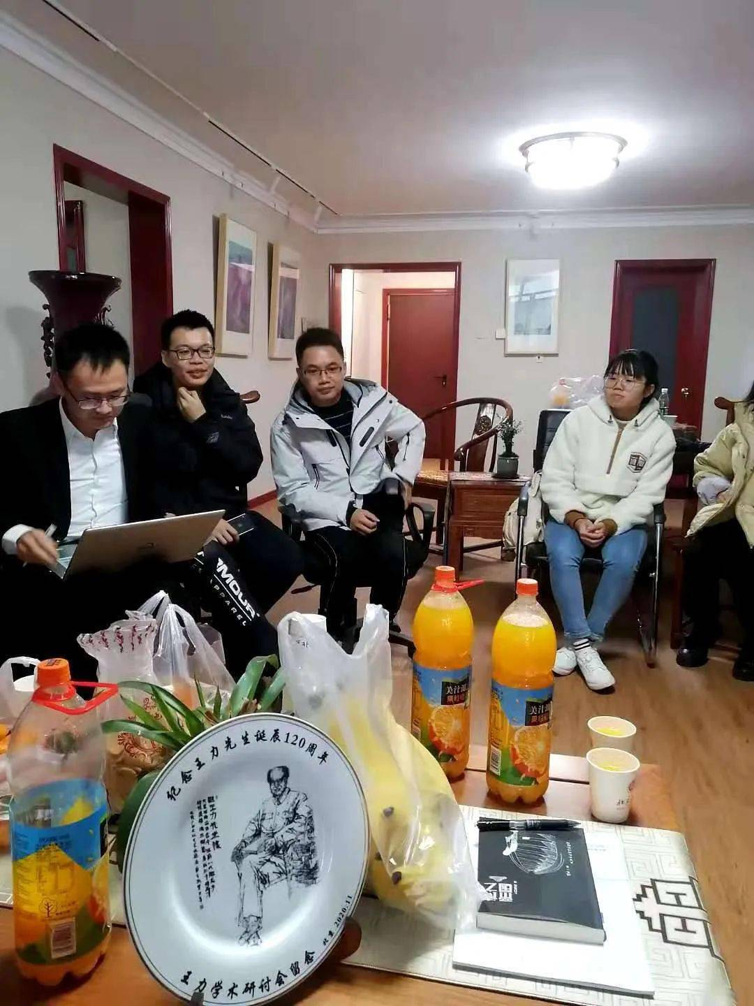 敬什么什么贤成语_成语故事图片