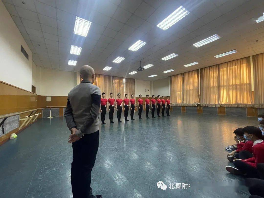 我在北舞附中学习了六年舞蹈