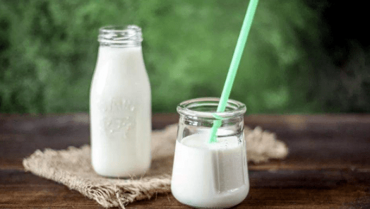 
纯牛奶和酸奶都是奶制品 这两者有什么区别？哪样比力好？【澳门威斯尼斯wns88