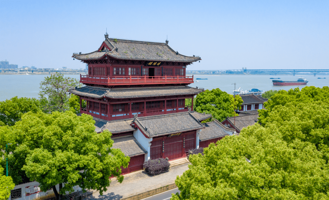 浔阳楼现状图旅游景区作为旅游产业的核心,提高景区"档次"对提升地方