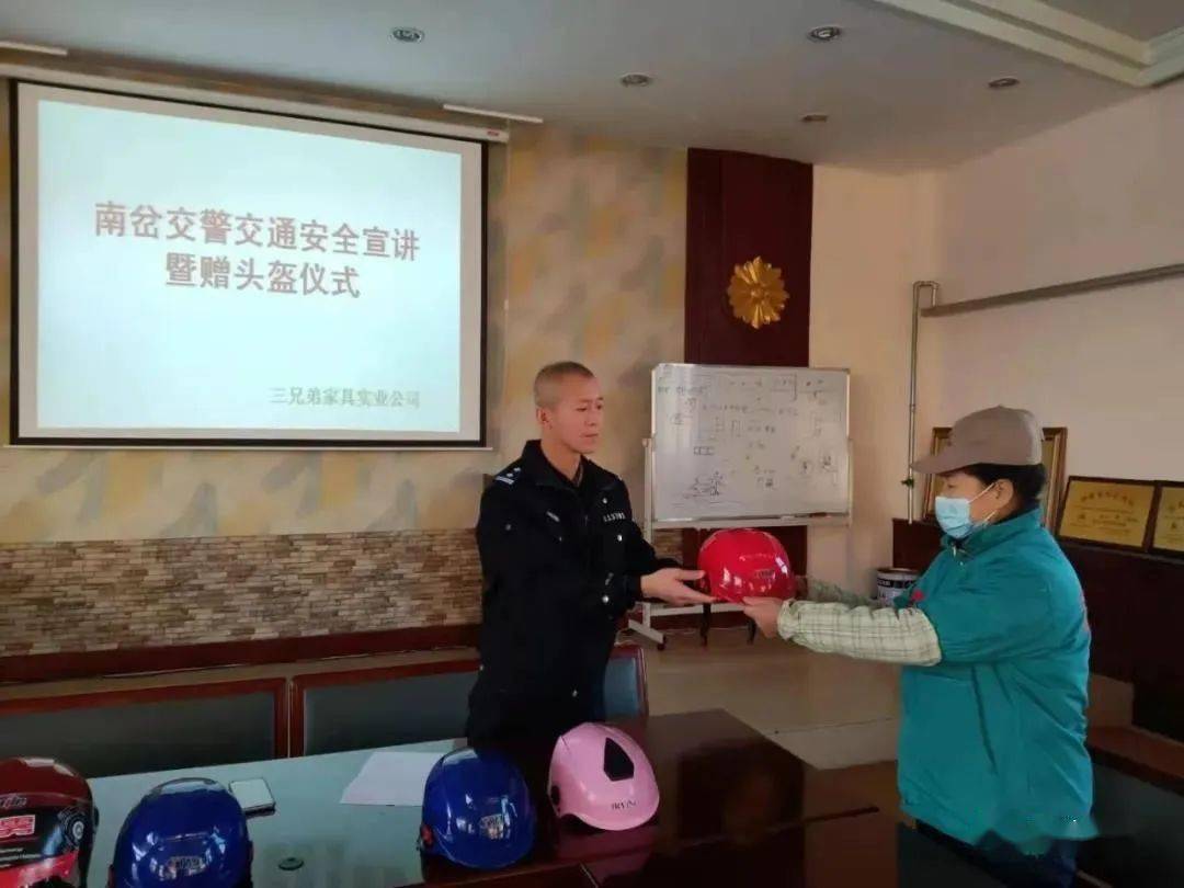 南岔县营造文明交通环境