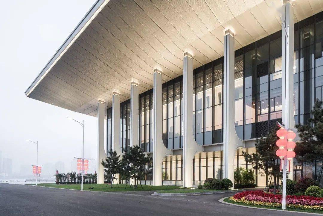 用景观融合建筑与山海 | 青岛国际会议中心