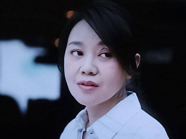 【yobo体育官网下载】
她怨恨母亲当年再醮 “我们熬过那几年就行了” 可母亲也是女人(图1)