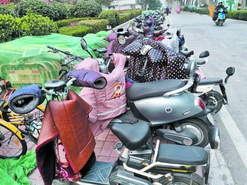 怎样装电动车挡风被 baec69ea8a074a1f889f98f000d72200.jpeg