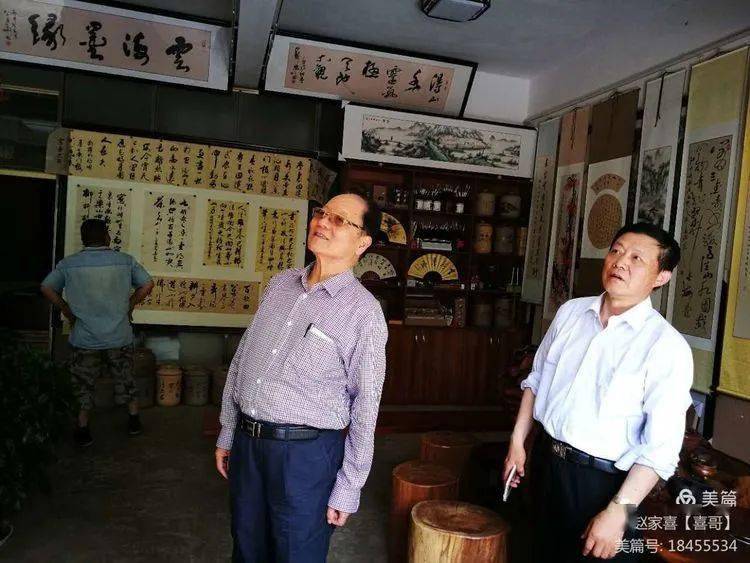 著名作家张绍碧,李广田,满长杰到墨缘轩画廊指导.