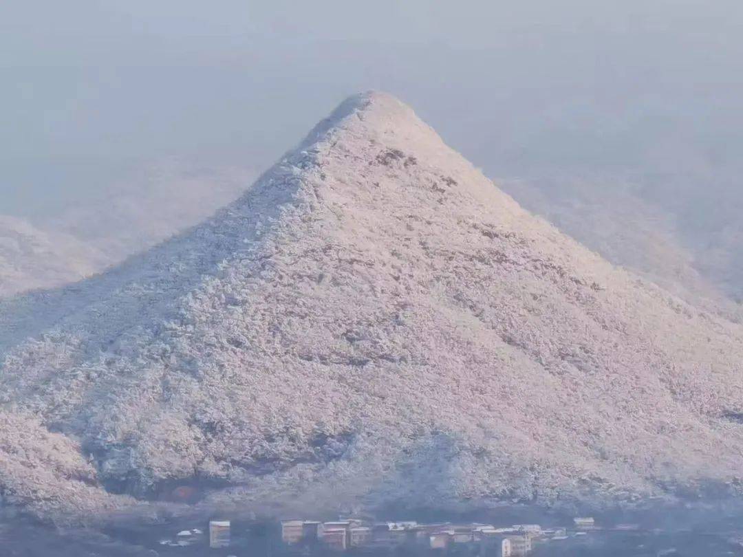 今天,金华又一座"雪山"c位出道!_尖峰山