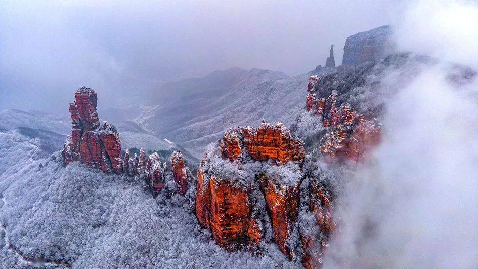 河北嶂石岩:雪色太行美如画!