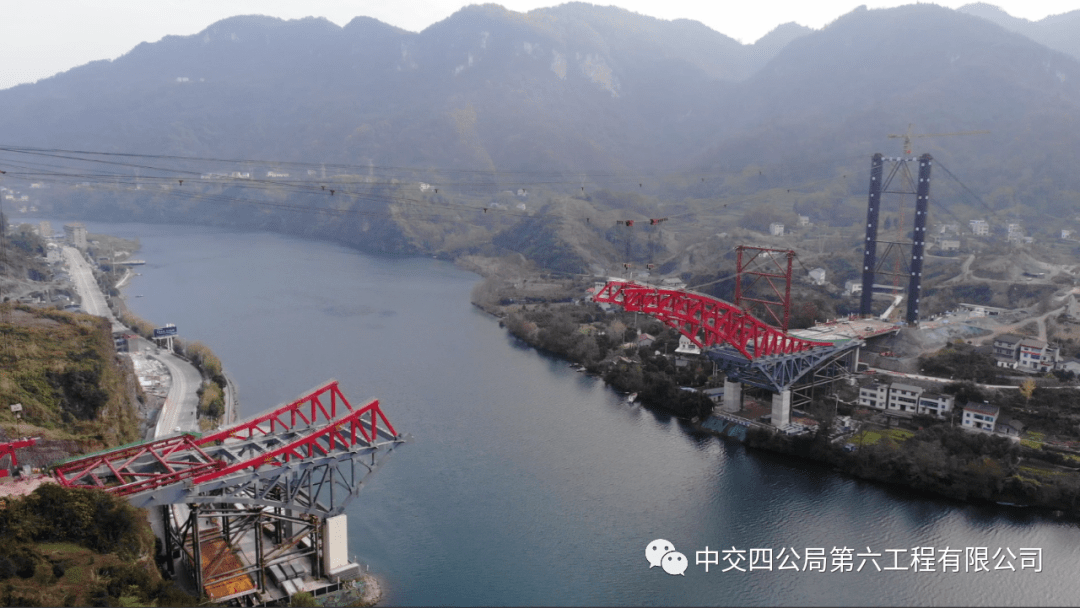 【项目动态】宜昌长阳项目清江特大桥南岸主拱顺利安装至合龙段