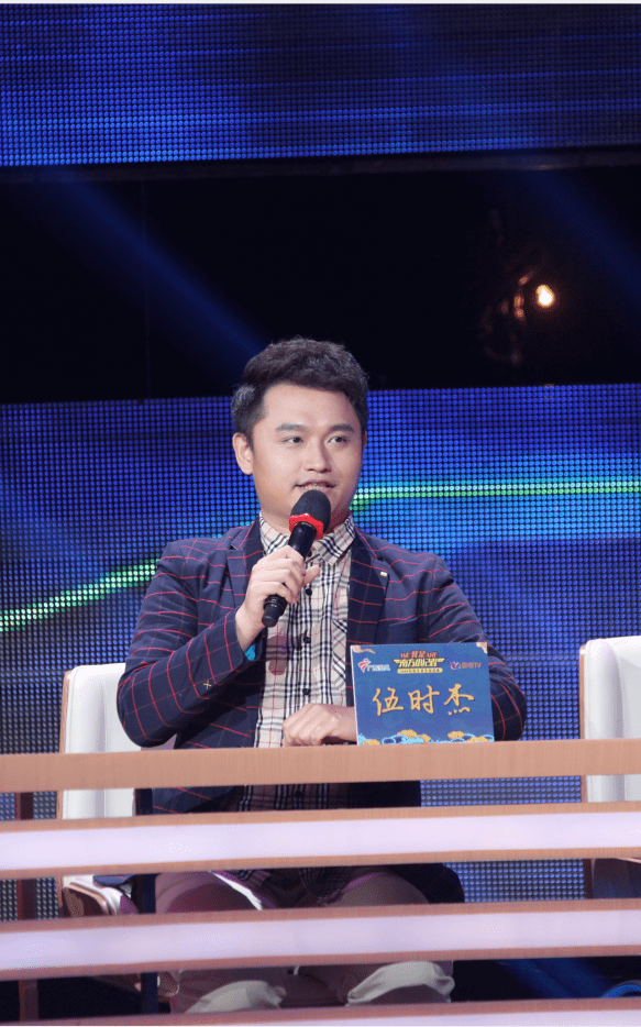 广东少儿频道主持人孙斌带领盛典抢先看01争夺本次金牌小记者称号在
