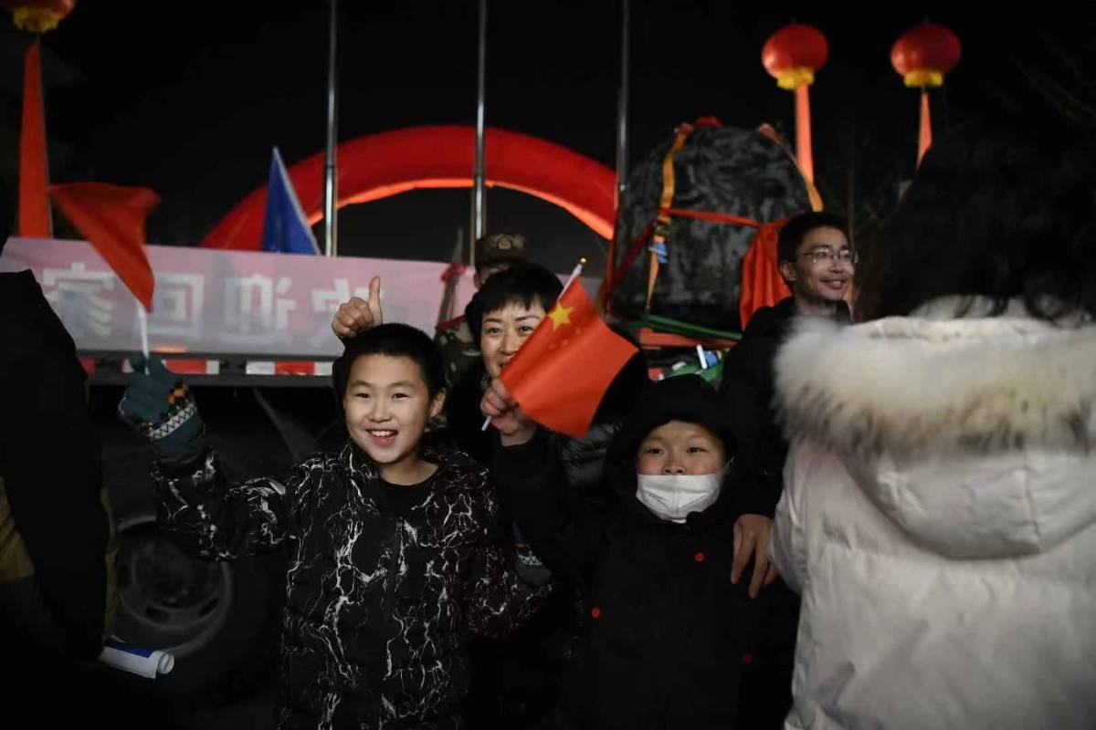 嫦娥|实拍嫦娥五号返回器回“娘家”，“娘家人”热烈欢迎变追星现场