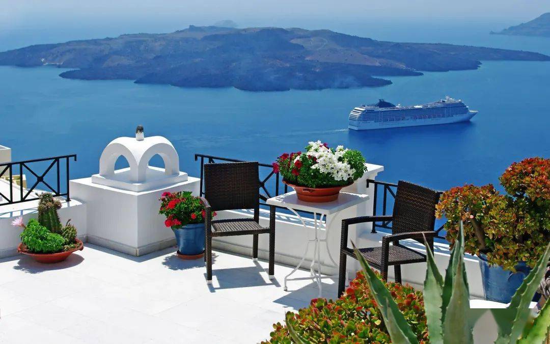 Best Attractions in Santorini, Greece: A Comprehensive Guide