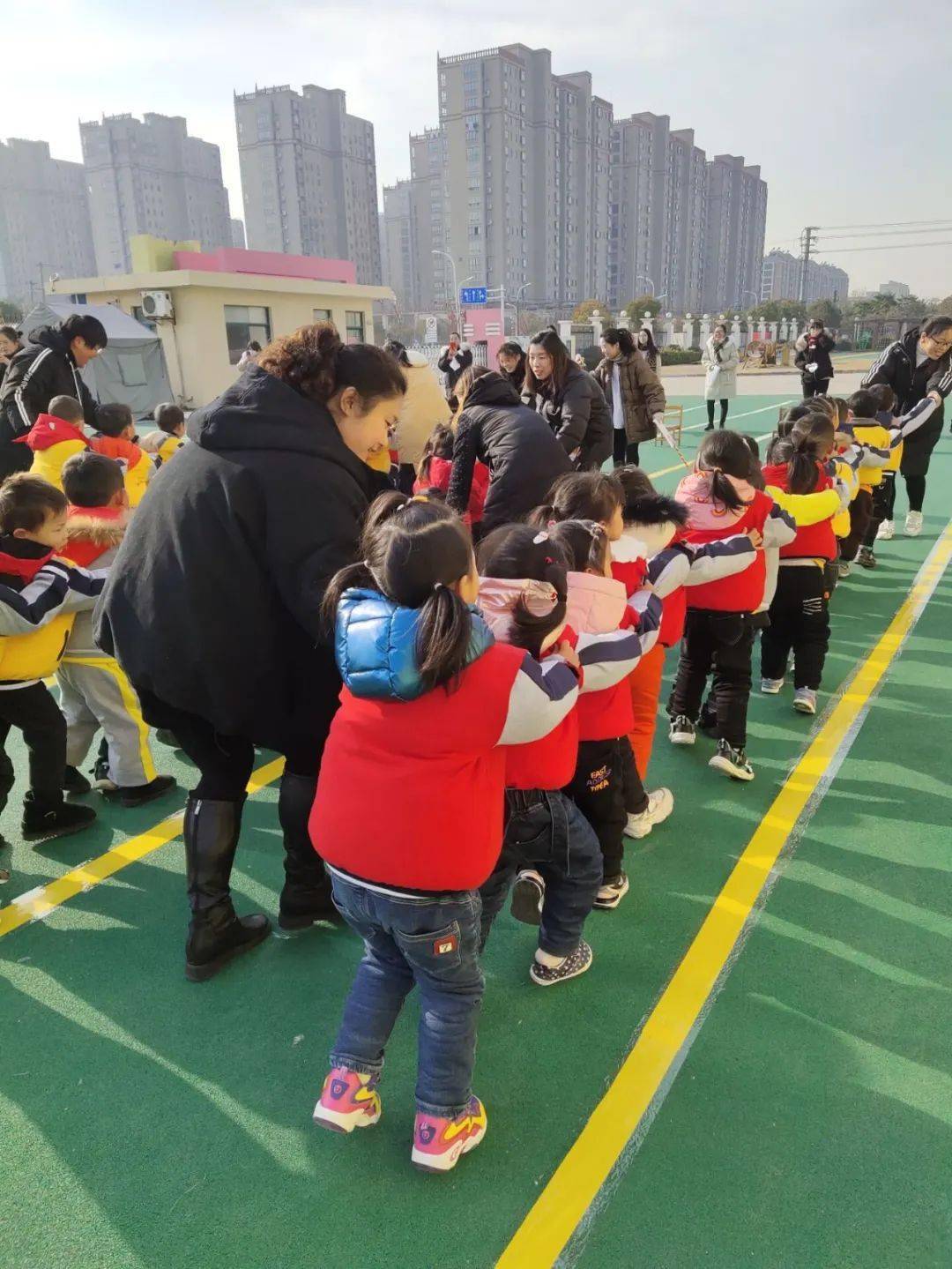 上冈镇中心幼儿园冬季趣味运动会圆满闭幕