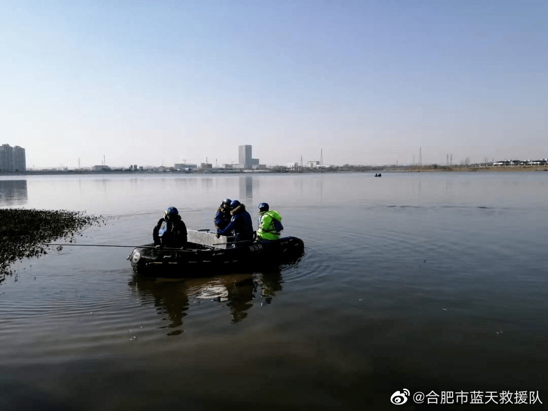 合肥市蓝天救援队官方微博第二天下午遗体已被打捞上来当天梅冲湖有人