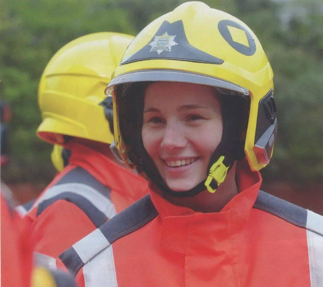 中国有第一线从事灭火救援的女消防员吗