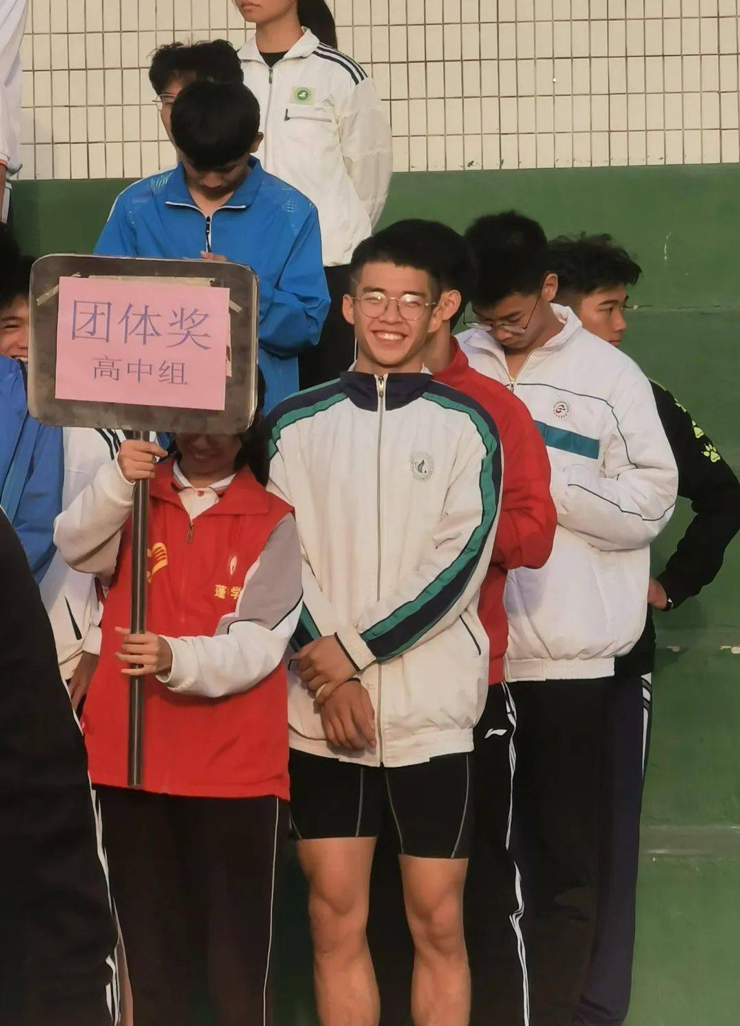 3044b0f4438c43759e8dd05a9249b69e.jpeg
