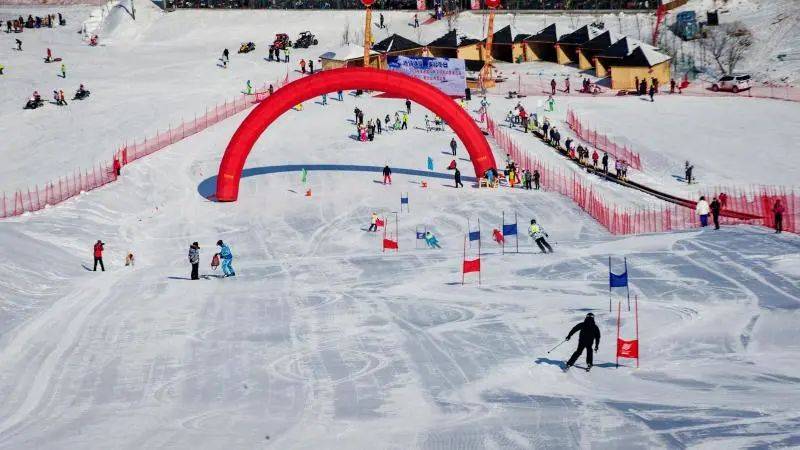 "冬季到通化学滑雪"推荐场地之:冬令营就去康养谷滑雪