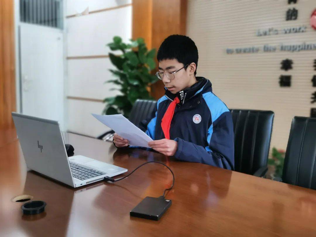 学生代表705班赵姝宁, 810班的郎翌凡同学分别和大家畅谈了"我心目中