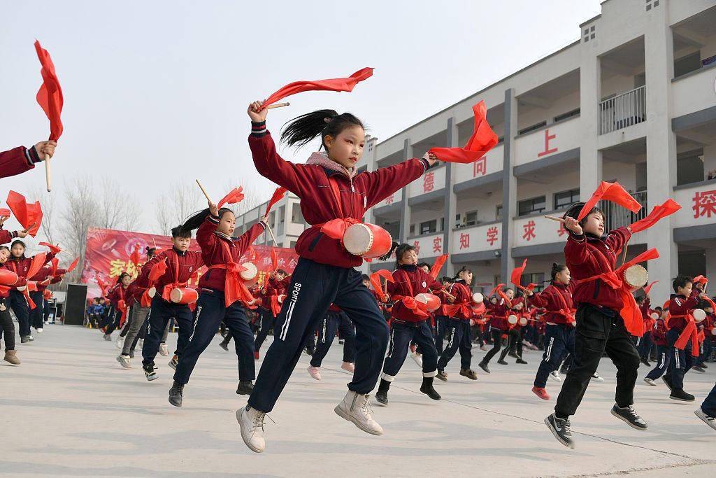 河南商丘:乡村小学引非遗项目安塞腰鼓入校园