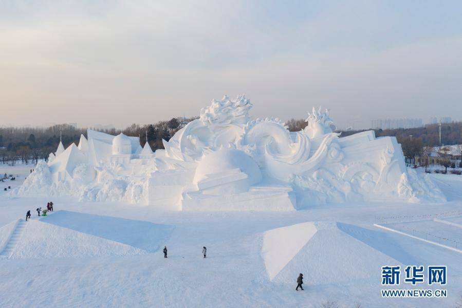 走进“雪雕博物馆” 畅享冬日“雪趣”