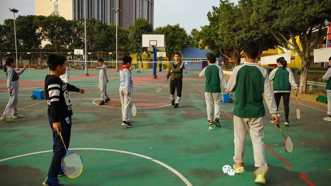 "羽"你同行,快乐运动——南头镇中心小学积极开展校园羽毛球项目培训