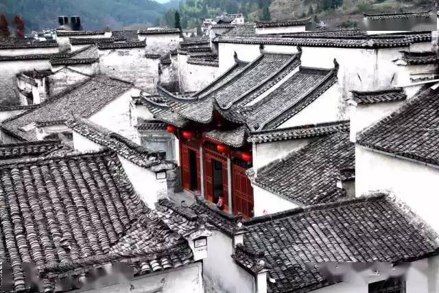 在中国传统建筑中占有重要地位的瓦房.