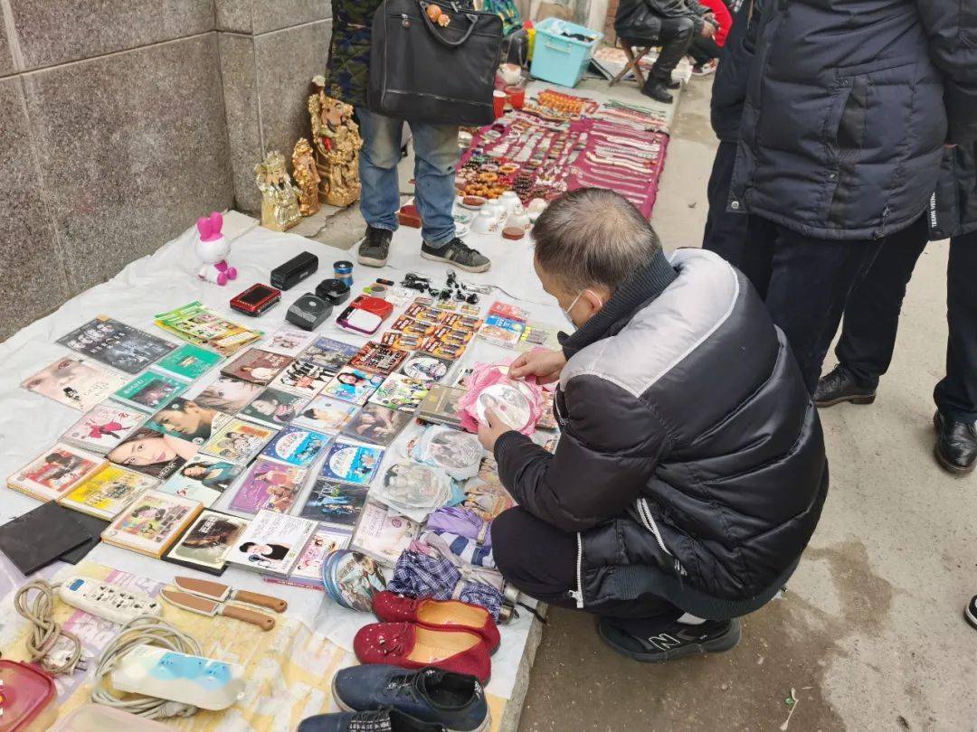 跳蚤市场是卖什么东西 0ce618f46e7f432499efdd8066ff6c4f.jpeg
