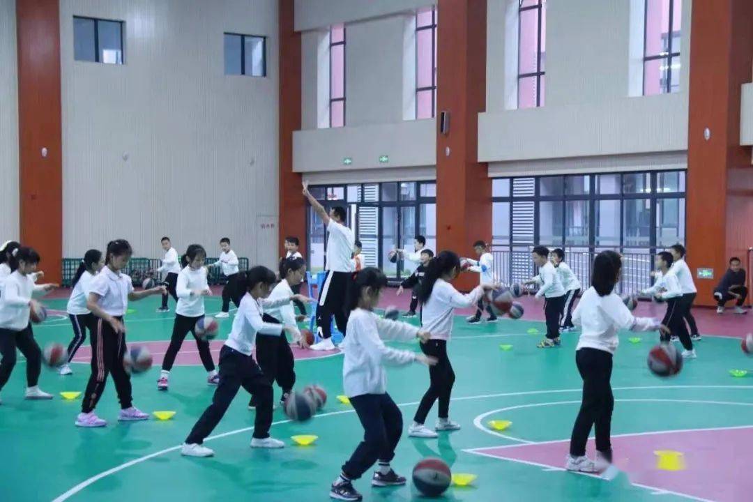 子庄小学校他们分别是:重庆市永川区子庄小学校,重庆市永川区板桥镇