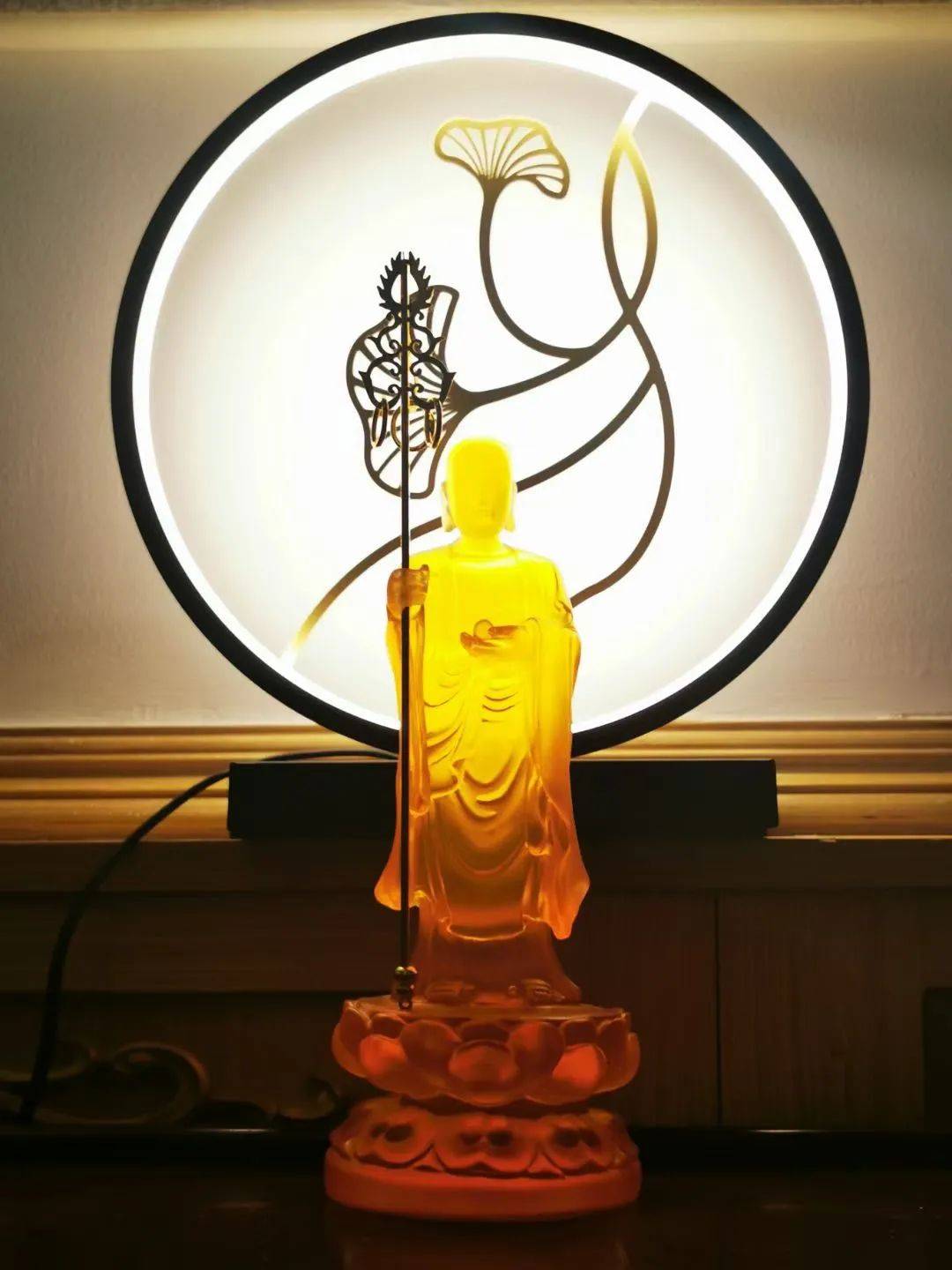 可见众生业力的可怕.所以要多念地藏经,忏悔业障,这样才能开心起来.