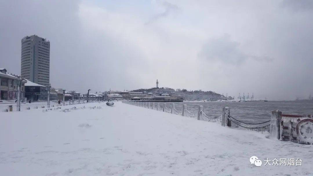 雪景美图打包送你最后一大波新出炉的海水部分结冰烟台海边的锁链上已