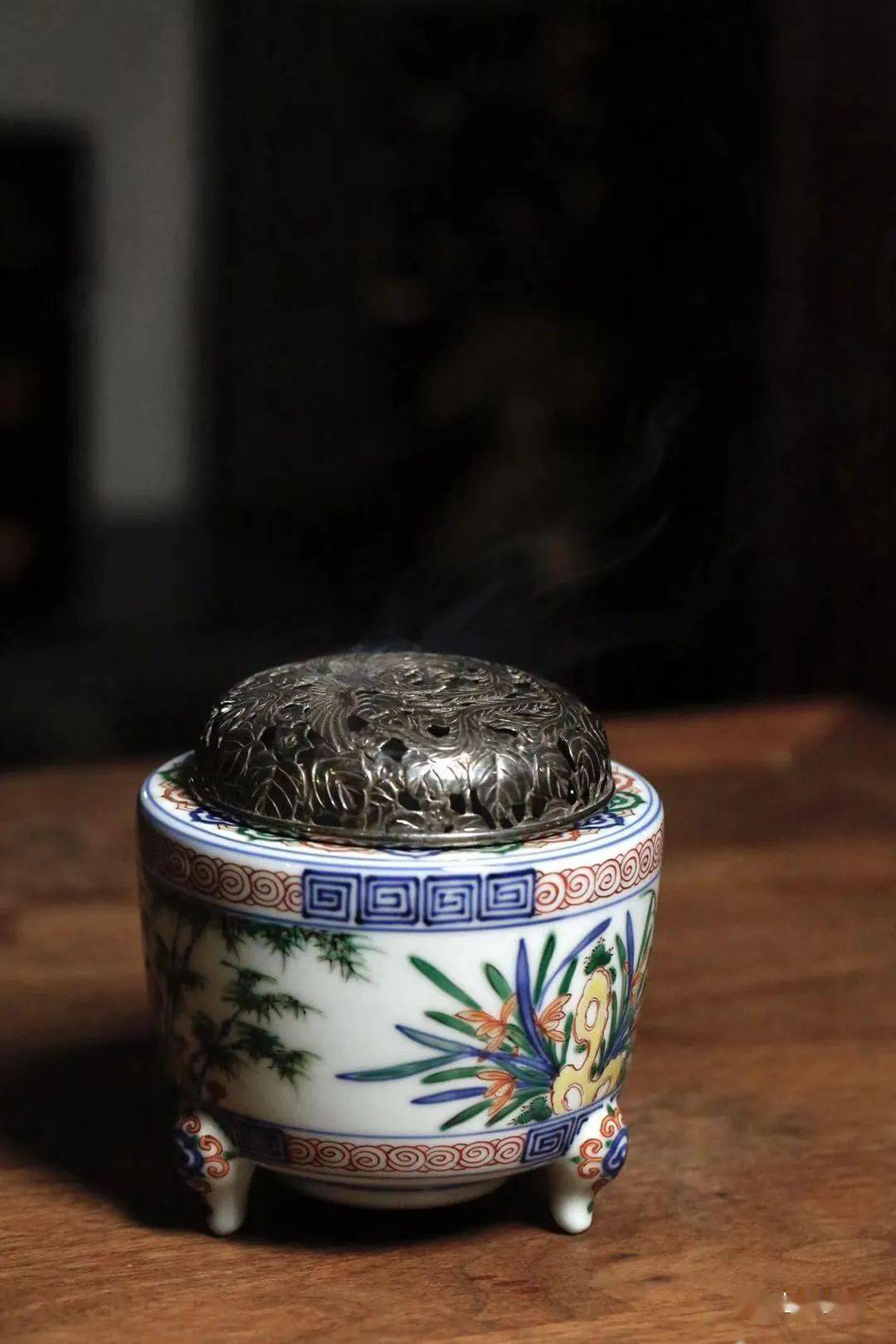 鉴赏｜五世三浦竹泉赤绘，岁寒三友题材香炉_搜狐网