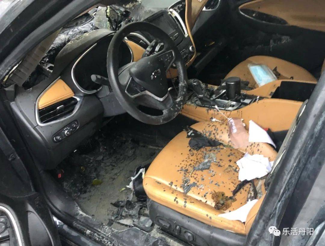 专用车位地锁怎么开 6a4c3a3c45bd4c07ba37d30d22e36fb9.jpeg