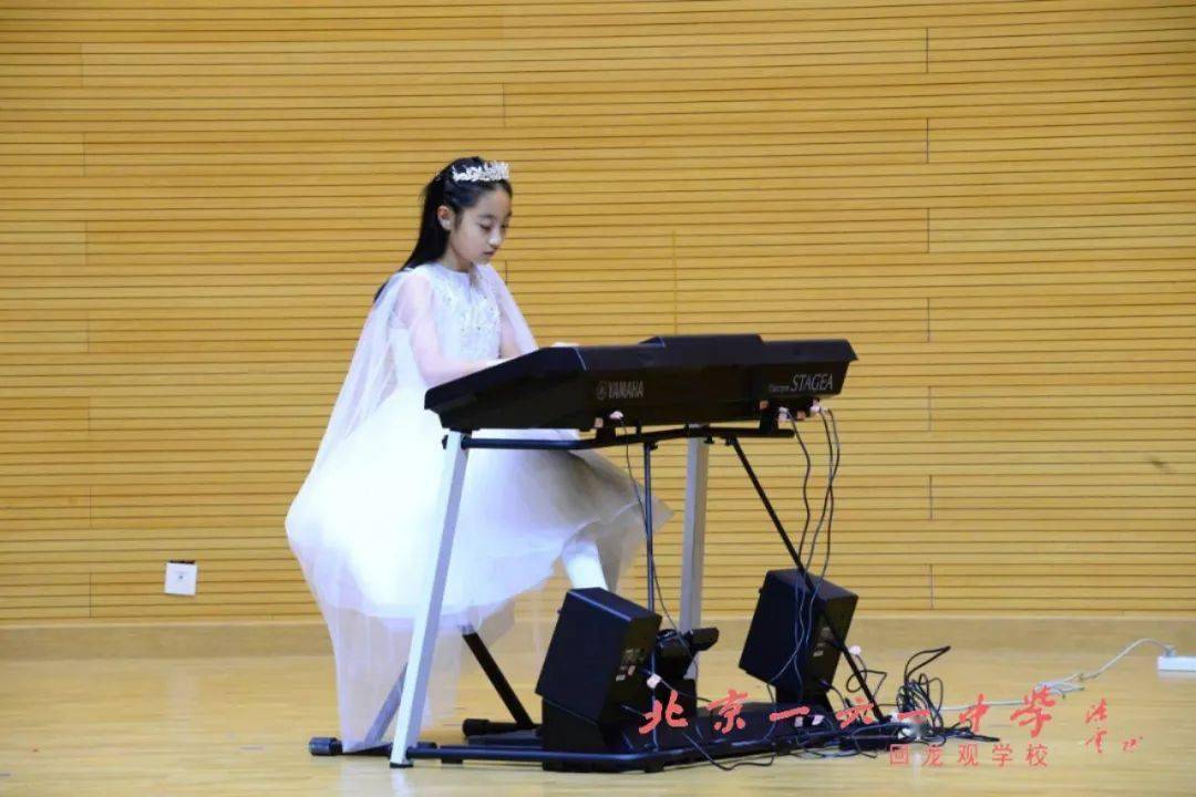北京一六一中学回龙观学校"美育之约,绚丽年华 一二