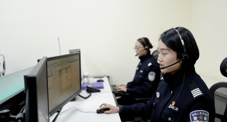 辅警衔由四道杠至一道杠区分不同层级类别