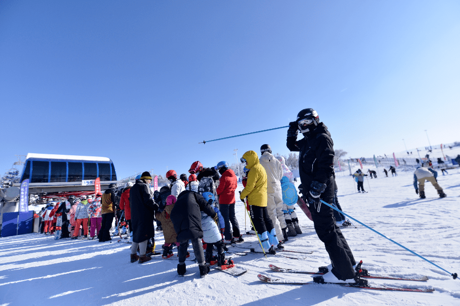 天定山滑雪场总占地80万平方米