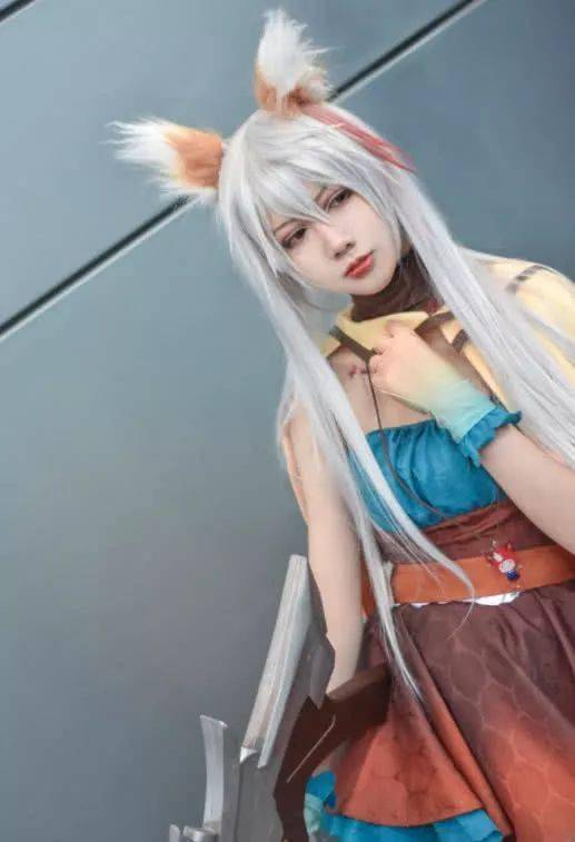 17岁美女cos"百里守约",腿比狙击枪都长,这谁扛得住!