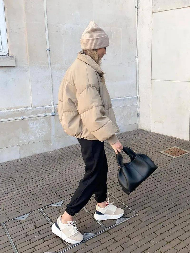 鲨鱼裤穿搭怎么配羽绒服 58121d8e13a8436a9c2ede8978b448fb.jpeg