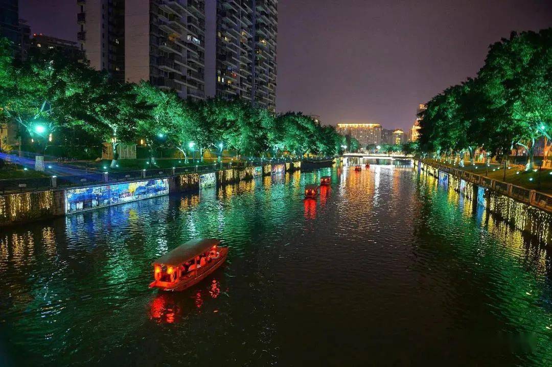 "夜游锦江"已成为成都的一张独特名片.