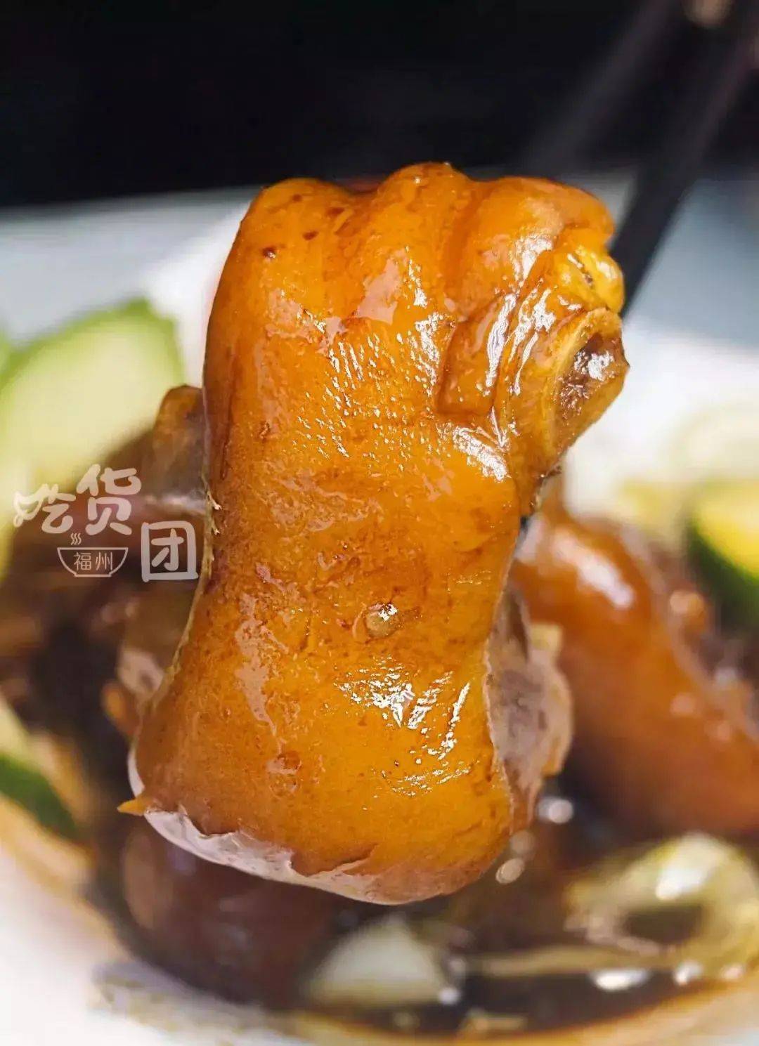 如何把猪蹄用刀砍成小块 4eb80f0eddfa4bd3aad226c79b51c7d1.jpeg