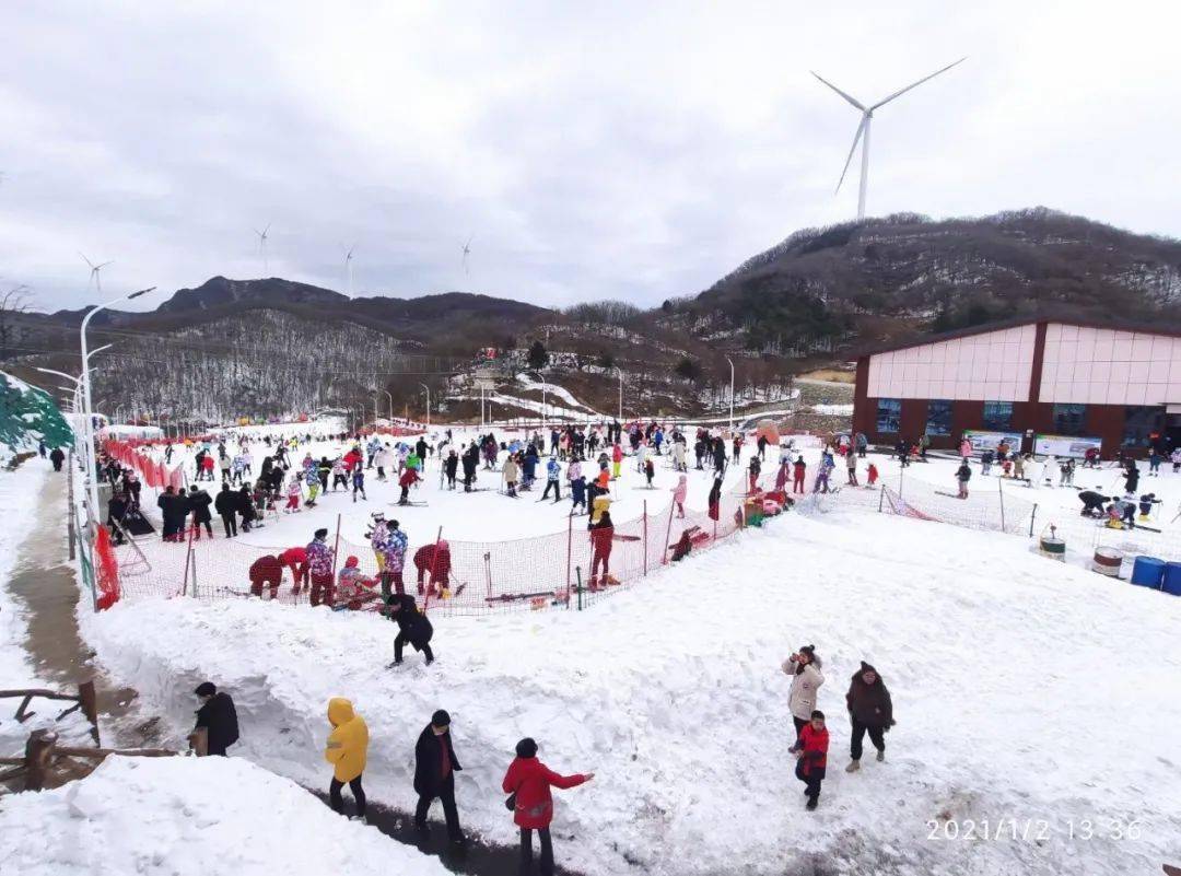 横冲滑雪场免收景区大门票(原价118元)2,从2021年元旦开始,保康县户籍