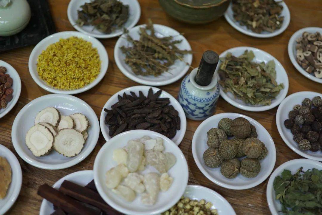 职人故事▎遵循古法配制精选高品质香料制作的香囊