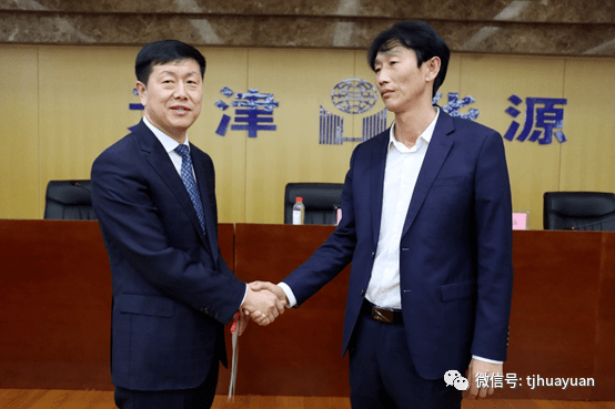 财务部经理和财务部部长 c48784e19fb74007b0bbcc6af4d56c69.png