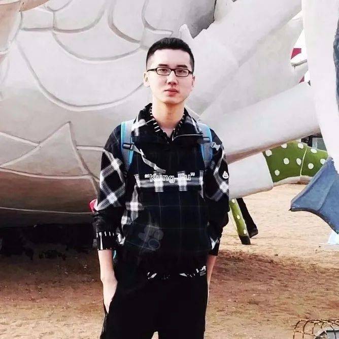 12】汕头男,跨境电商,身高180,本科学历,沉稳不失随性,比较有进取心.