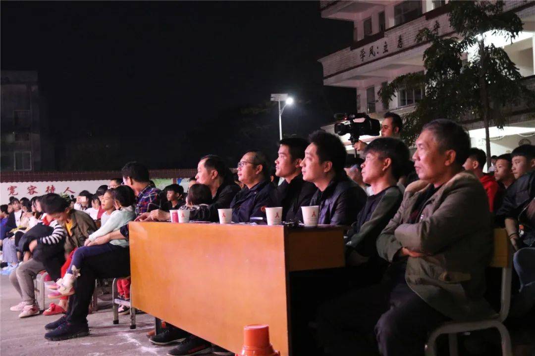 藤县太平四中举行庆祝2021元旦文艺晚会