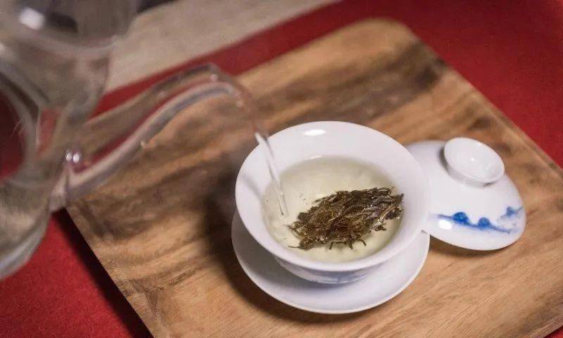 【普洱茶"最忌讳"冲太猛,想要茶味香浓,牢记正确泡茶法!】