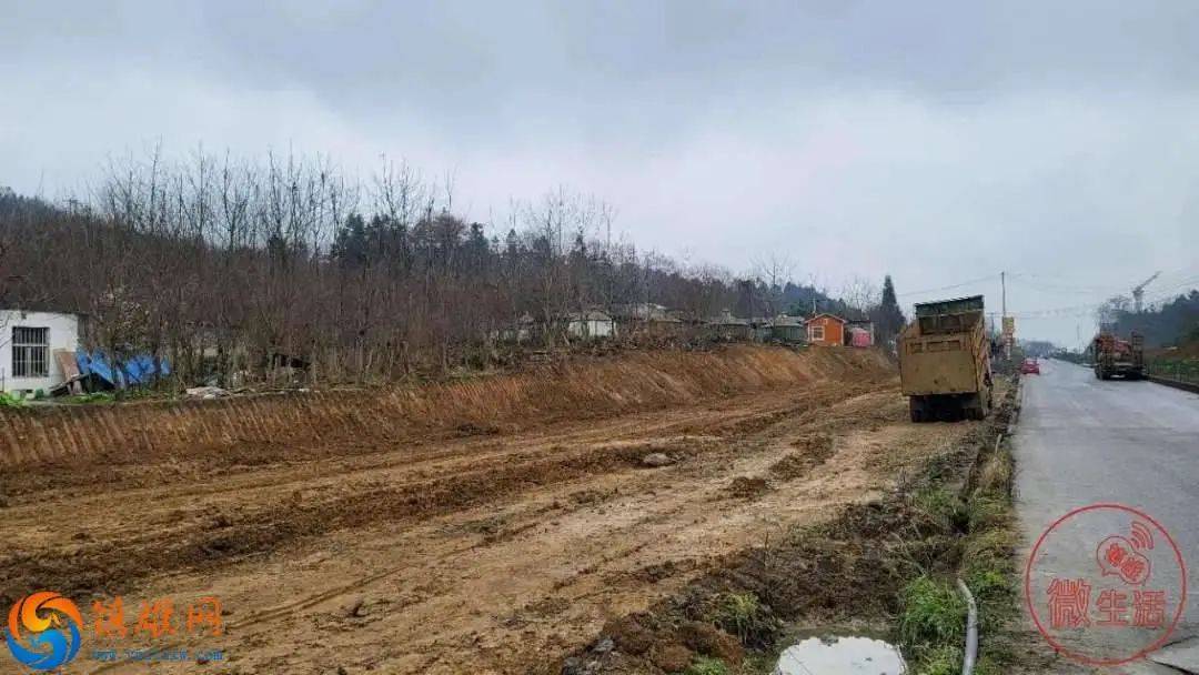 镇雄镇果一级路入口处,已经开始动工建设!