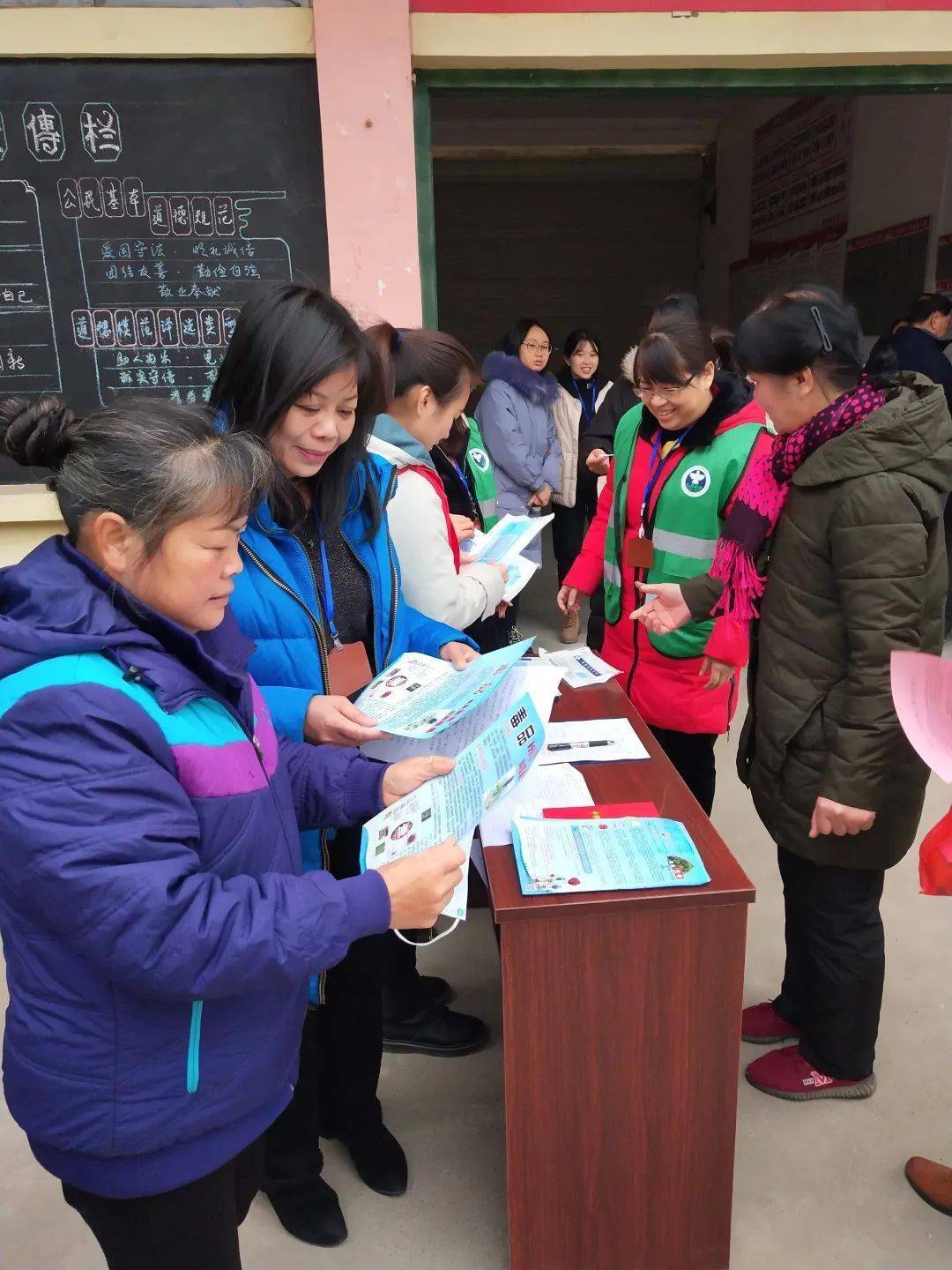 柳北区威奇社区开展“毒品是万恶之源,禁毒需万众一心”主题宣传活动 柳北区威奇社区开展“毒品是万恶之源,禁毒需万众一心”主题宣传活动