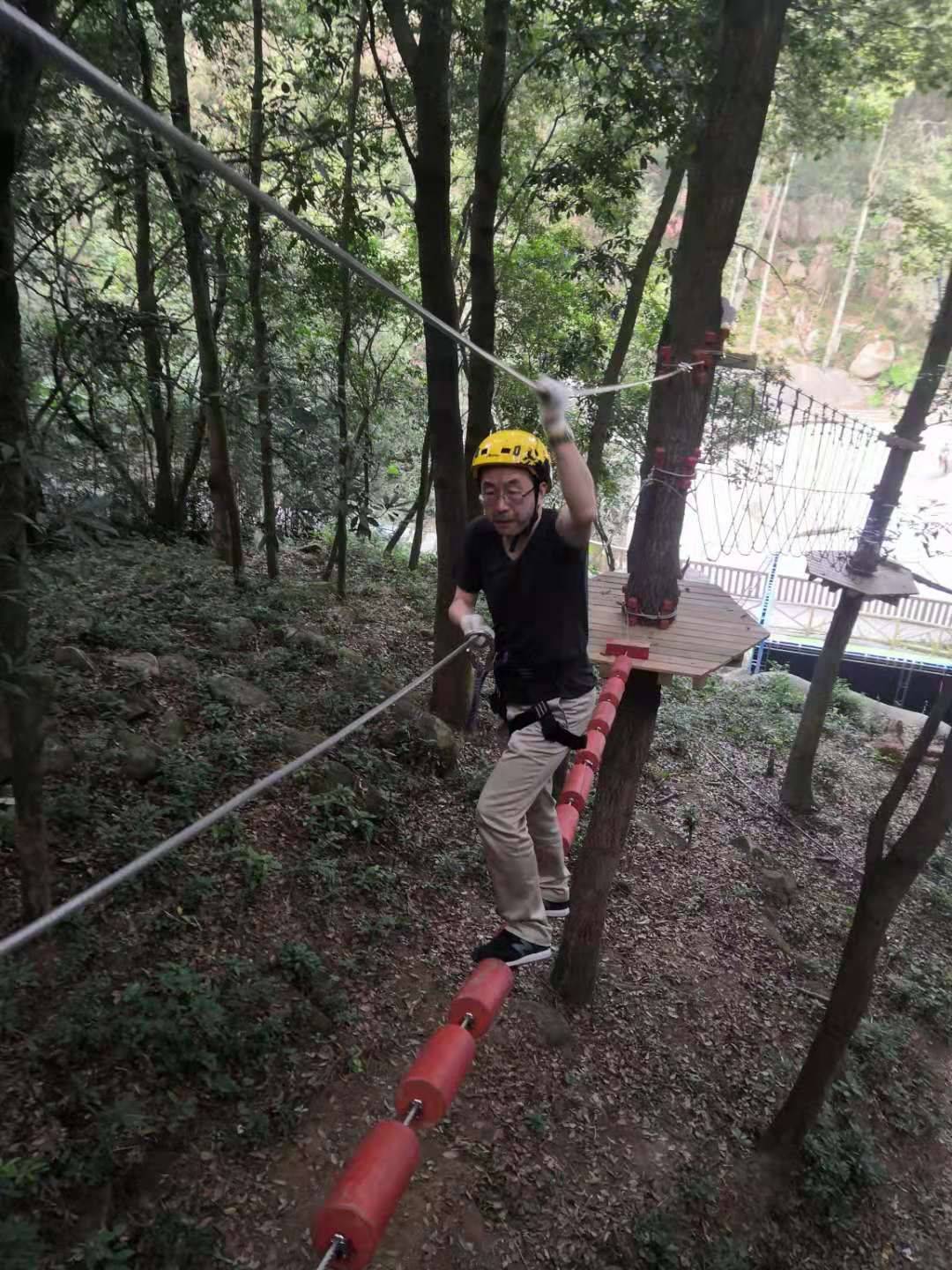 位置背靠青山,面朝天竺湖 周边岩石在大自然的鬼斧神工下形态各异 漏