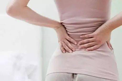 许多女性在生活中都有腰痛的情况,这是怎么一回事?