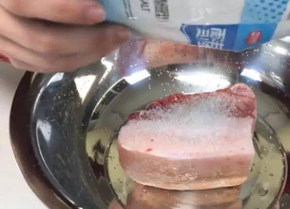 怎么快速解冻肉类制品 d9f4bd3bcb534c9e8252989f837dfcee.jpeg